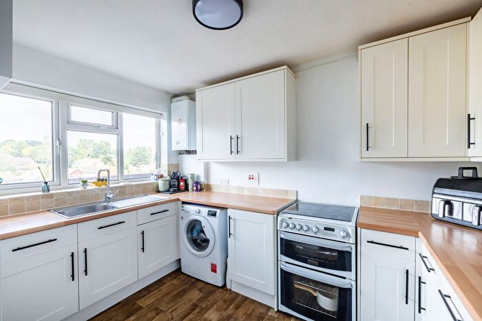 3 Bedroom Flat For Sale In Roundway, Biggin Hill, TN16