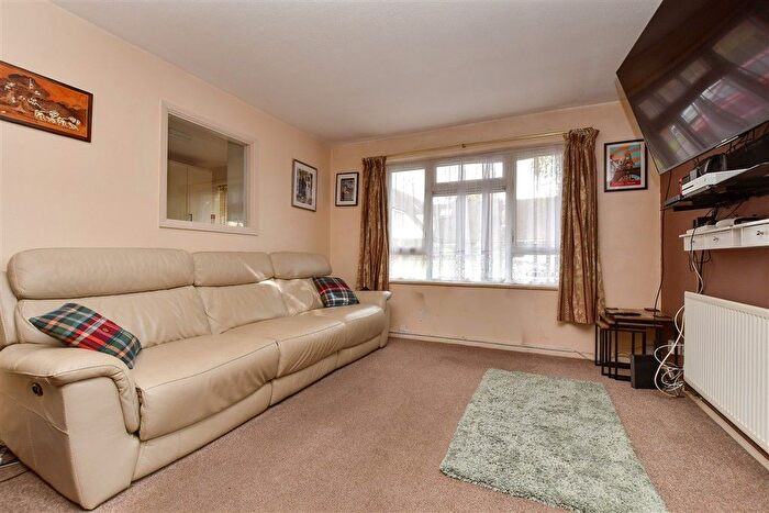 2 Bedroom Maisonette For Sale In Levett Road, Leatherhead, Surrey, KT22