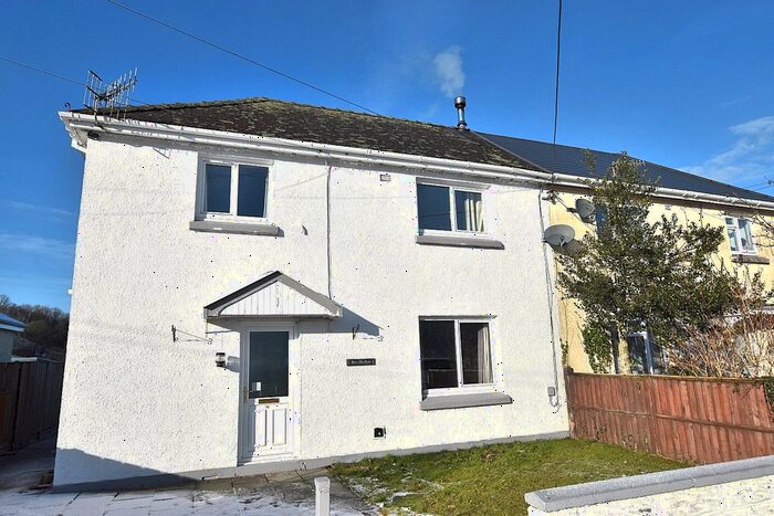 3 Bedroom Semi Detached House For Sale In Heol Y Dderwen, Llandysul, SA44