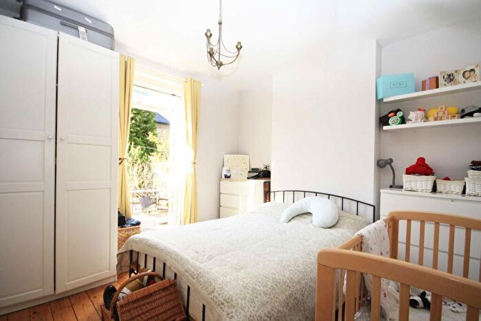 1 Bedroom Flat To Rent In Piper Road, Piper Road, KT1