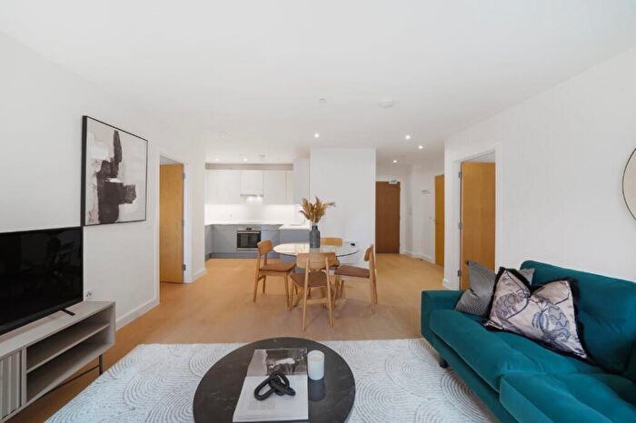 2 Bedroom Apartment To Rent In Sadlers Place, B5