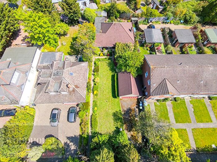 3 Bedroom Detached House For Sale In Wellington Road, Enfield, EN1