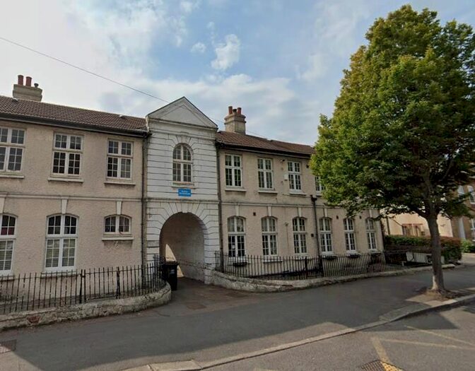 Studio To Rent In Parish Lane, London, SE20