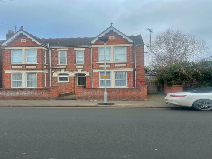 1 Bedroom Apartment To Rent In Hurst Grove, Bedford, MK40