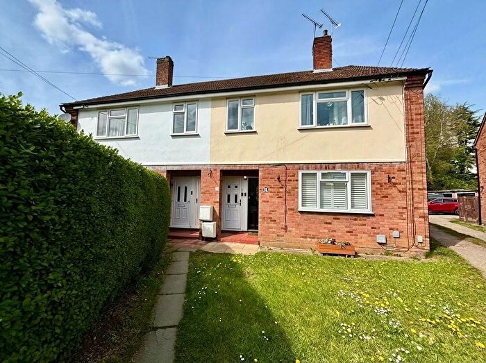 2 Bedroom Maisonette For Sale In Bardswell Close, Brentwood, CM14