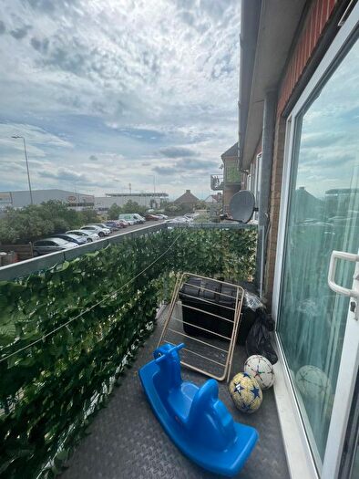 3 Bedroom Flat To Rent In Castle Road, Dagenham, RM9