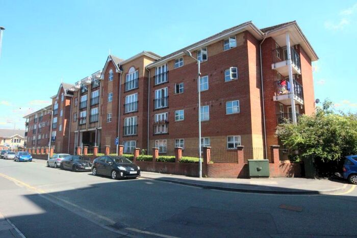 1 Bedroom Flat To Rent In Noble Court, Slough, SL2