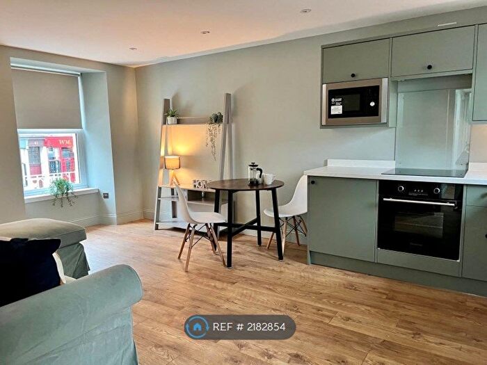 2 Bedroom Flat To Rent In Causeyside Street, Paisley, PA1