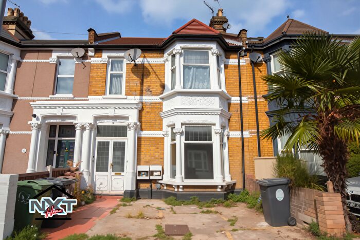 2 Bedroom Flat To Rent In Grove Green Road, London, E11