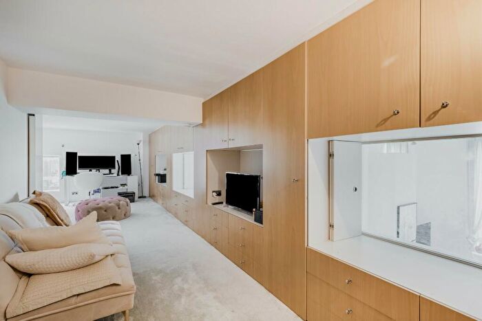 2 Bedroom Apartment To Rent In The Yoo Building, Hall Road, St John's Wood, NW8