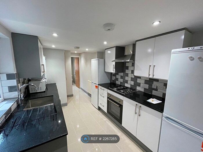 6 Bedroom Terraced House To Rent In Donnington Gardens, Reading, RG1