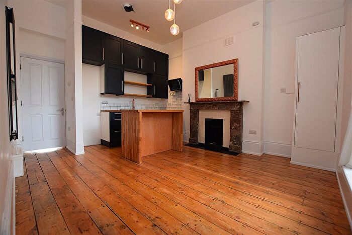 2 Bedroom Flat To Rent In Warrior Gardens, St. Leonards-On-Sea, TN37