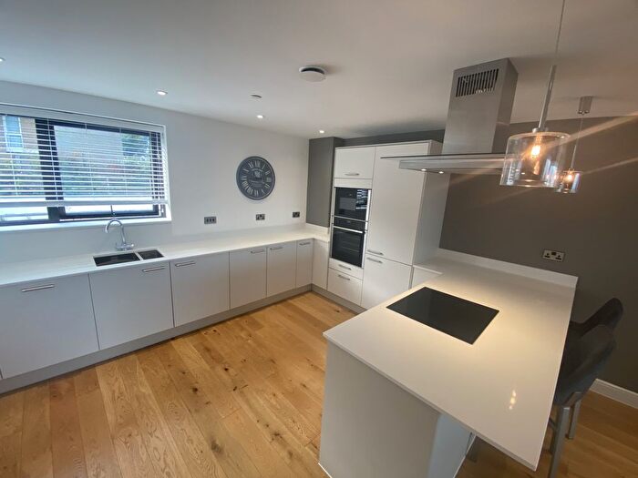 2 Bedroom Flat To Rent In Sainte Adresse, CF64