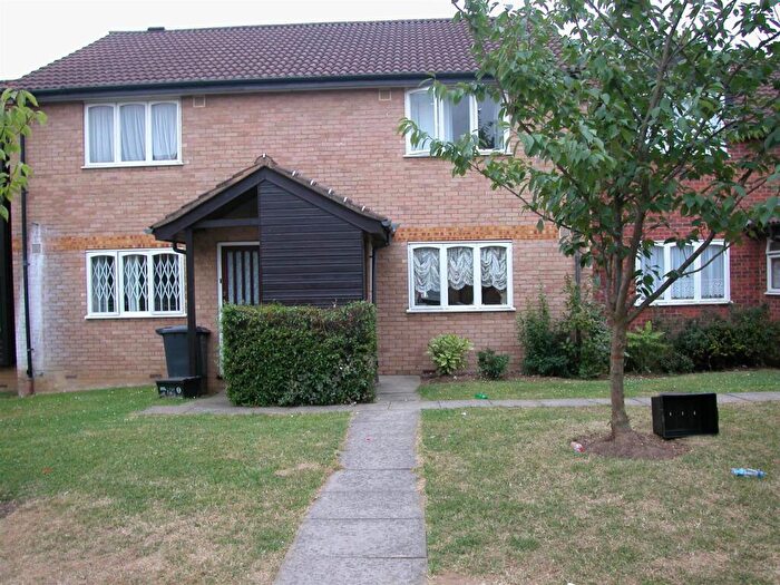 2 Bedroom Apartment To Rent In Springwood Cresent, Edgware, Middlesex, HA8