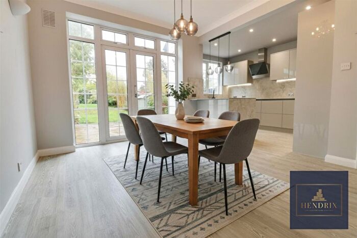 3 Bedroom Property To Rent In Goodhart Way, West Wickham, BR4