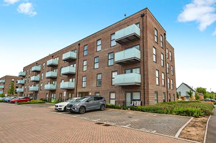 2 Bedroom Flat For Sale In Dovestone Close, West Thurrock, Grays, RM20