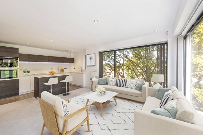 2 Bedroom Flat For Sale In Mortlake High Street, Mortlake, SW14