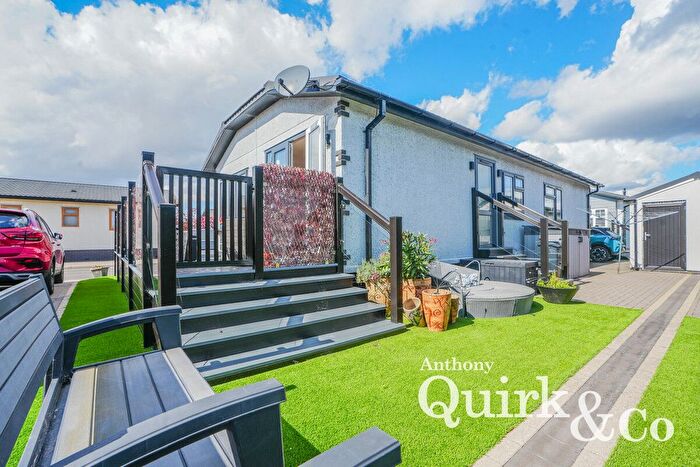 2 Bedroom Mobile/park Home For Sale In Bay Beach Road, Canvey Island, SS8