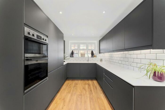 5 Bedroom House To Rent In Lawrence Avenue, Stanstead Abbotts, Ware, SG12