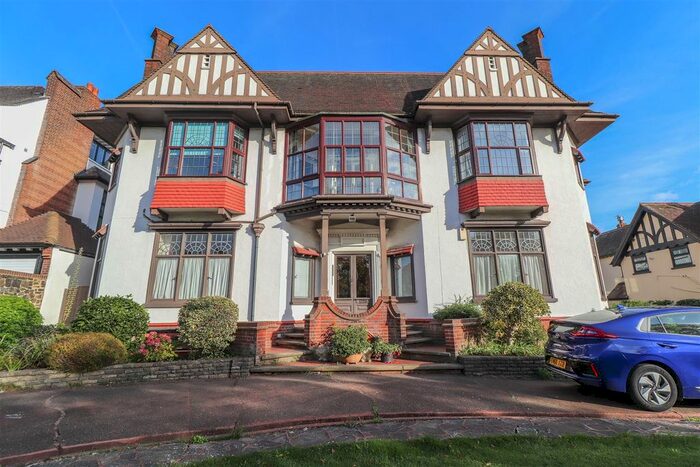 3 Bedroom Flat To Rent In Chalkwell Avenue, Westcliff-On-Sea, SS0