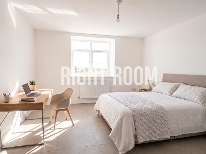 2 Bedroom Flat To Rent In Bed Apartment, Market Street, Eastleigh, SO50