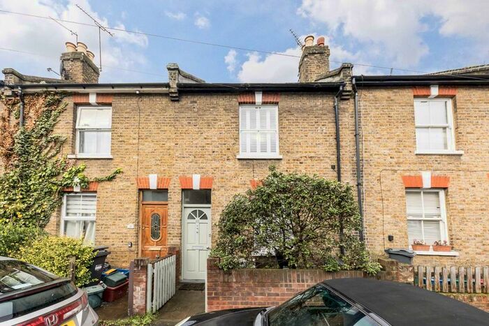 4 Bedroom Property To Rent In Enfield Road, Brentford, TW8