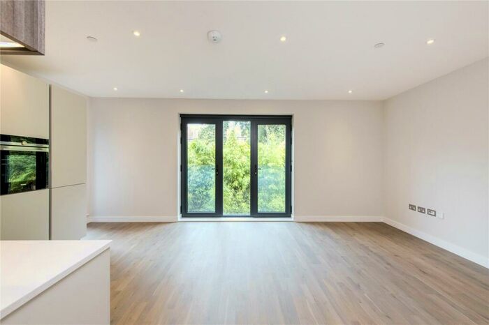 2 Bedroom Apartment To Rent In Finchley Road, London, NW3