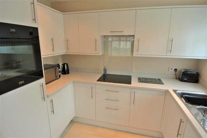 1 Bedroom Apartment To Rent In Weybridge, KT13