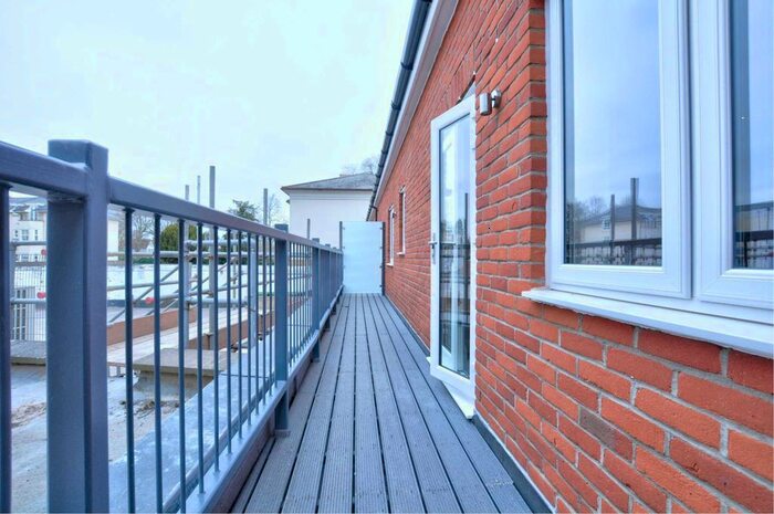 1 Bedroom Flat To Rent In High Street, Marlow, SL7