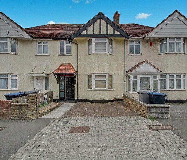 3 Bedroom Terraced House For Sale In Village Way, London, NW10
