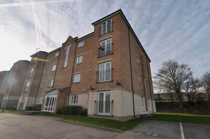 2 Bedroom Flat To Rent In Sandhill Close, Bradford, BD8
