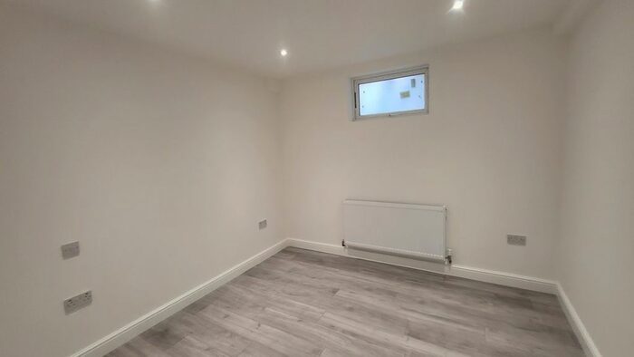 1 Bedroom Flat To Rent In Deans Lane, Edgware, HA8