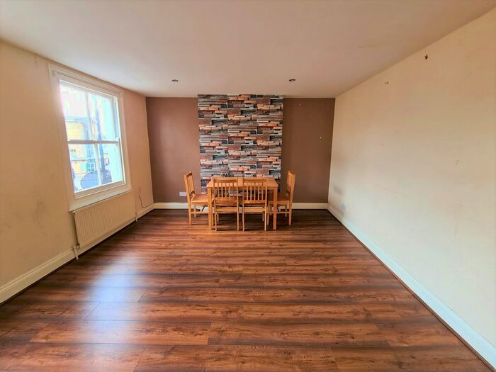 3 Bedroom Flat To Rent In Mare Street, London, E8