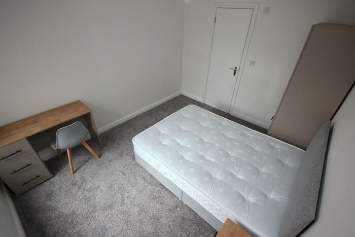 5 Bedroom Property To Rent In Gorton Road, Stockport, SK5