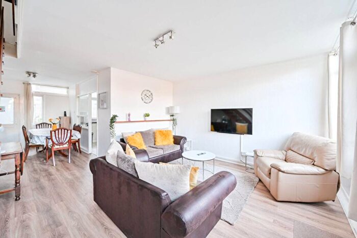 3 Bedroom House For Sale In Hazel Close, Peckham, London, SE15