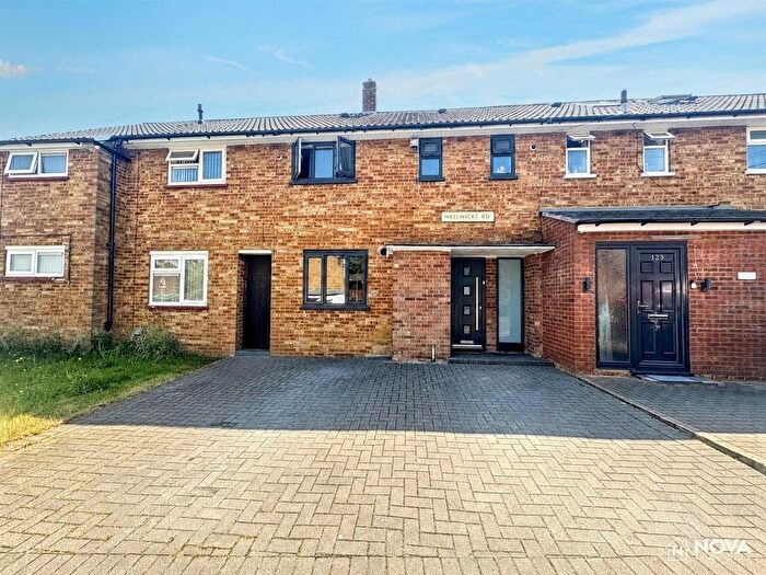 3 Bedroom Terraced House For Sale In Hallwicks Road, Luton, LU2