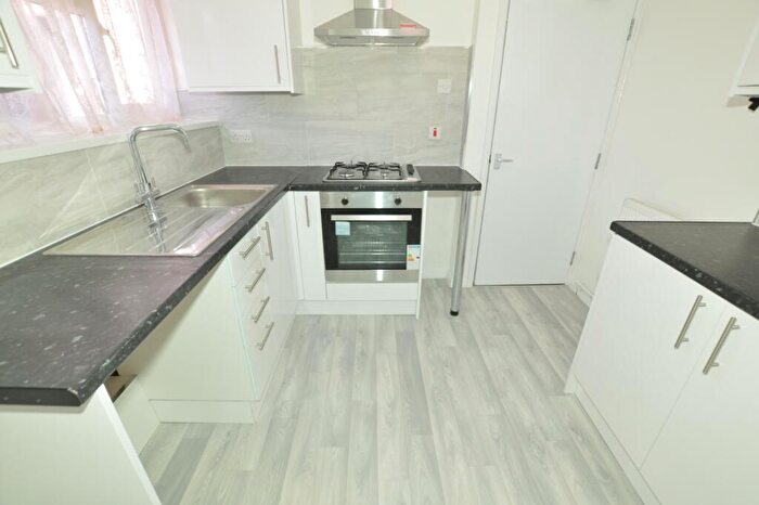 1 Bedroom Flat To Rent In Grosvenor Road, London, London, E6