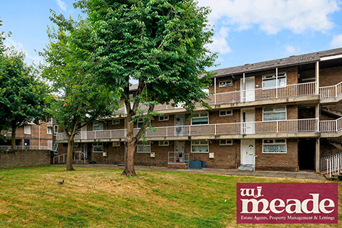 3 Bedroom Flat To Rent In Hind Grove, Poplar, E14