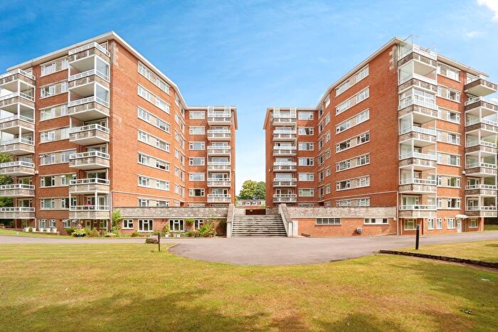 2 Bedroom Property To Rent In Mildenhall, Bournemouth, BH4