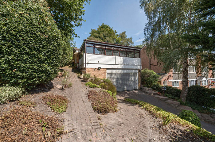 3 Bedroom Bungalow For Sale In Warren Close, Sandhurst, Berkshire, GU47