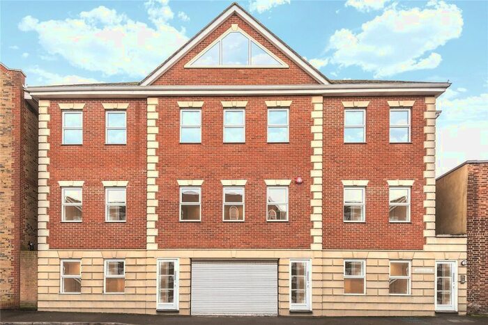 1 Bedroom Flat To Rent In Gogmore Lane, Chertsey, Surrey, KT16