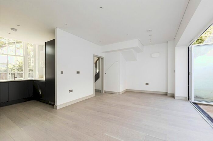 3 Bedroom Property To Rent In London, NW5