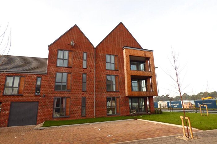 2 Bedroom Flat To Rent In Louisburg Avenue, Bordon, Hampshire, GU35