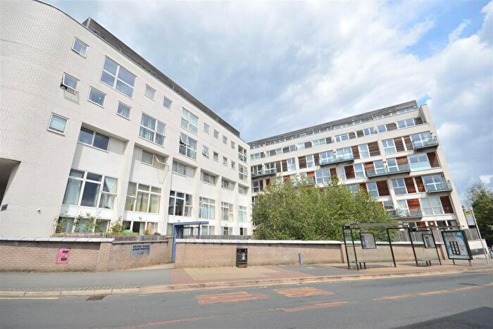 3 Bedroom Apartment To Rent In Broad Road, Broad Road, Sale, M33