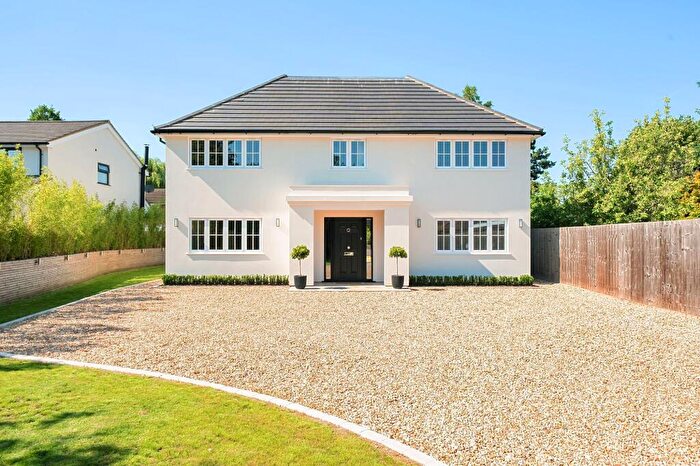 4 Bedroom Detached House For Sale In Oakley Drive, Fleet, GU51
