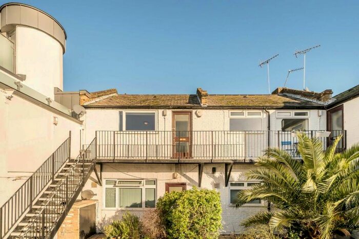 2 Bedroom Flat To Rent In Warfield Road, Kensal Green, NW10