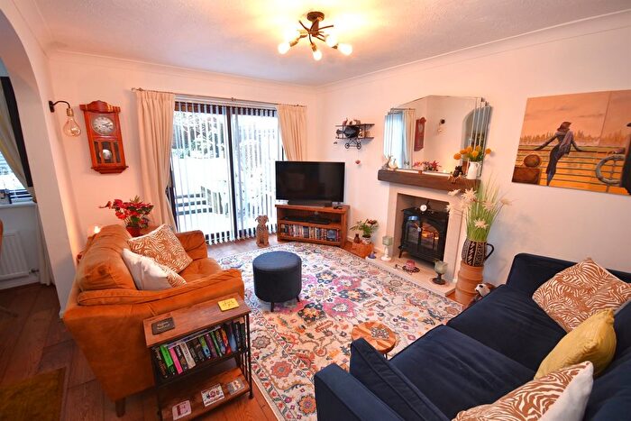 3 Bedroom Detached House For Sale In Mereside Close, Macclesfield, SK10