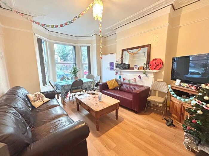 7 Bedroom Terraced House To Rent In Victoria Road, Hyde Park, Leeds, LS6