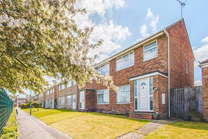 3 Bedroom Semi Detached House For Sale In Broadmead Walk, Swindon, Wiltshire, SN3