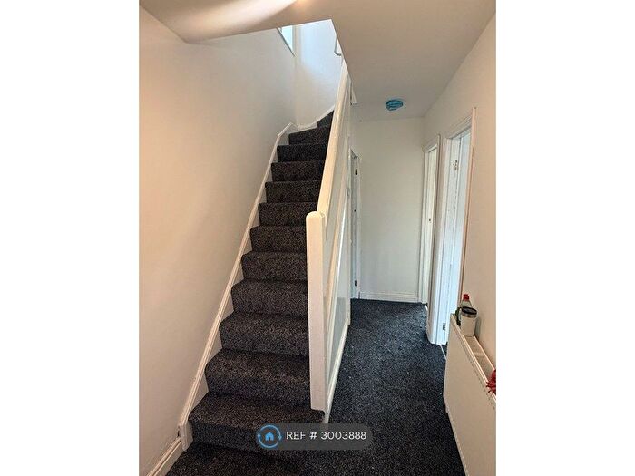 3 Bedroom Semi-Detached House To Rent In Tansley Hill Road, Dudley, DY2